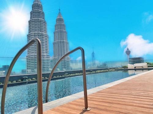 Star Holiday Sky Pool Klcc كوالالمبور المظهر الخارجي الصورة